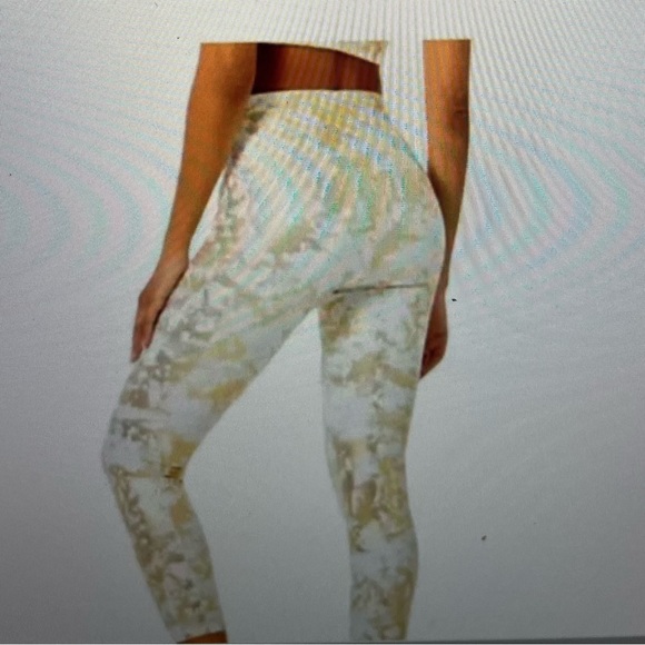 Lilly Pulitzer NWT weekender high rise, leggings, gold foil Luxletic Size XL - Picture 4 of 6
